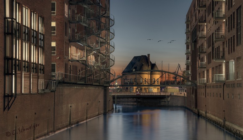 100. Kehrwiederspitze - Hamburg.jpg